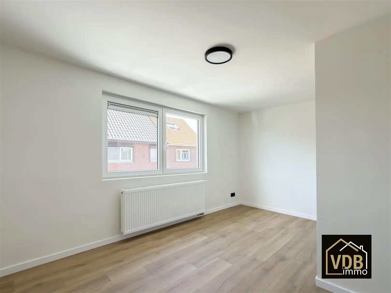 HALF OPEN BEBOUWING MET 4 SLAAPKAMERS EN GROTE GARAGE foto 14