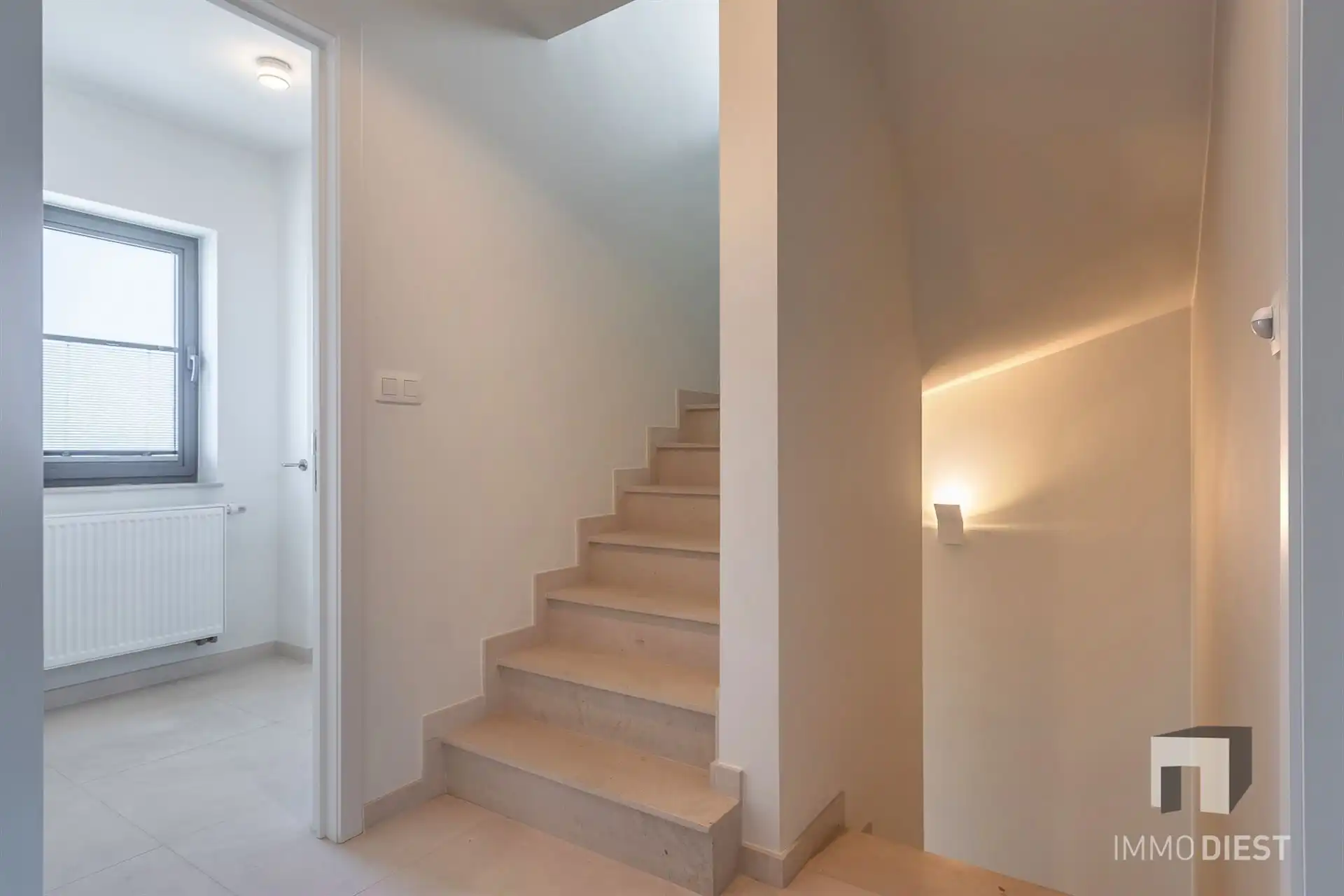 Luxe woning met 4 slaapkamers, 2 badkamers, garage en zonnige tuin foto 17