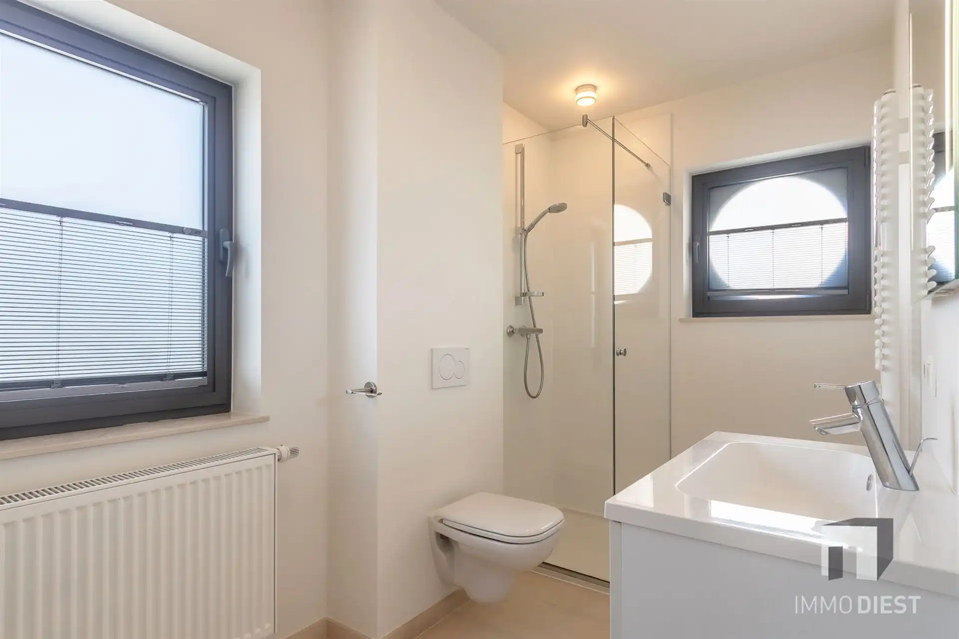 Luxe woning met 4 slaapkamers, 2 badkamers, garage en zonnige tuin foto 17