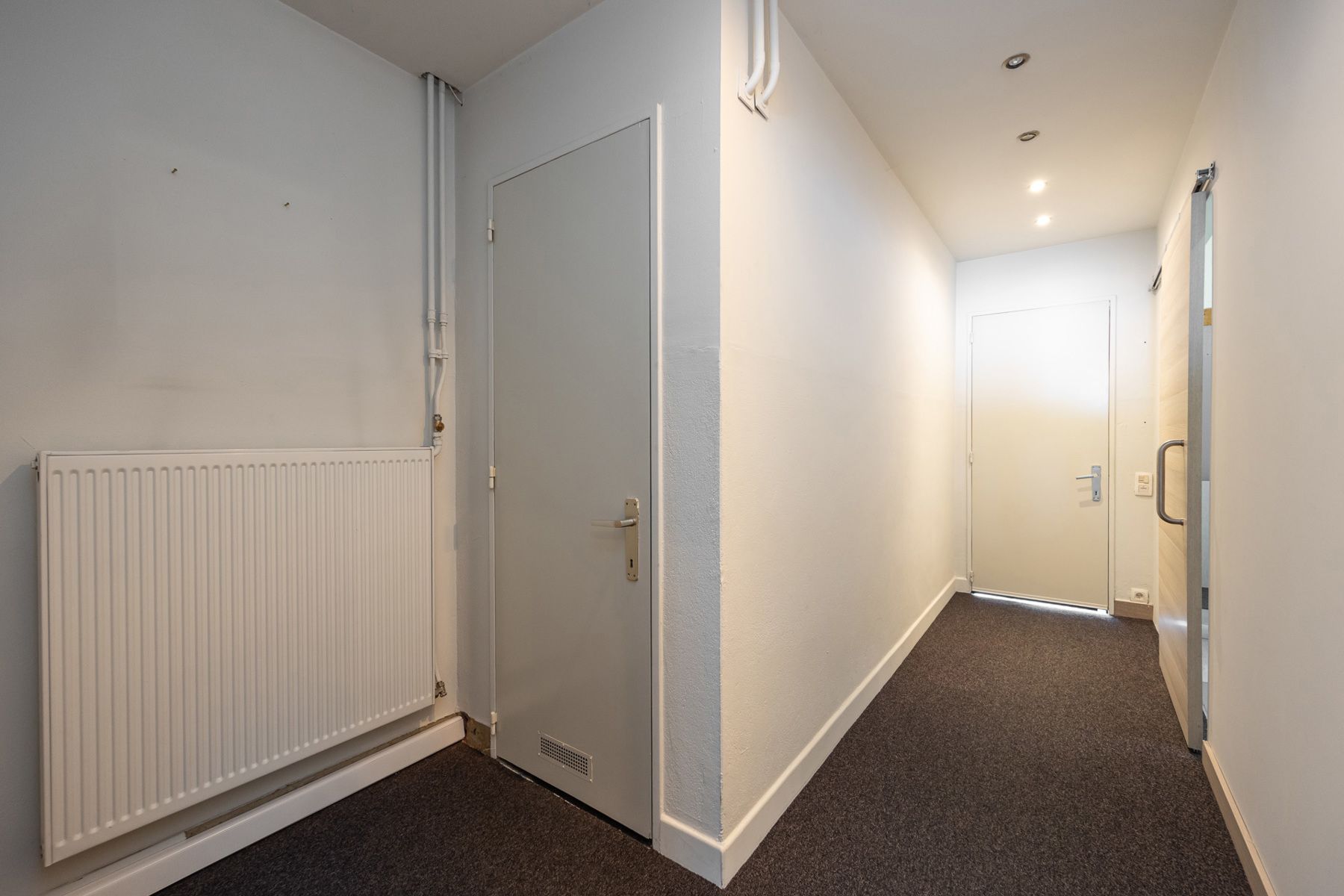 Kantoorgebouw met 2 garages en gunstig EPC nabij Antwerpen centrum en Antwerpse haven! foto 3