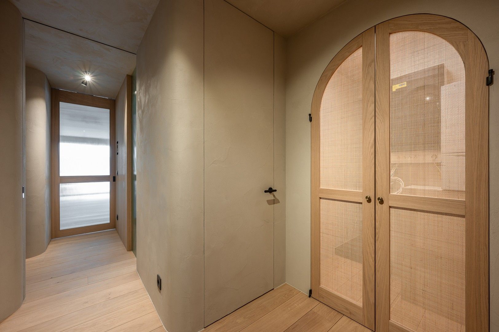 Gerenoveerd appartement met 3 slaapkamers, gelegen nabij de Zeedijk en het Driehoeksplein. foto 11