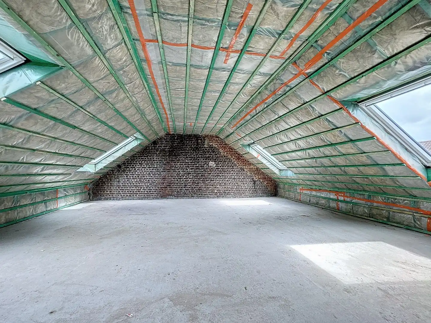 Ruime casco woning met loods (200m²) foto 9