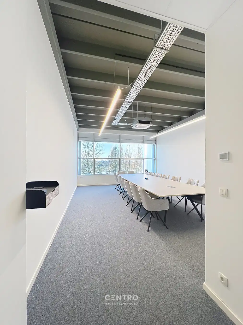 Energiezuinige, vernieuwde SERVICED kantoorruimte met mogelijkheid om een MAGAZIJN (215m²) bij te huren op Ieper Business Park! foto 8