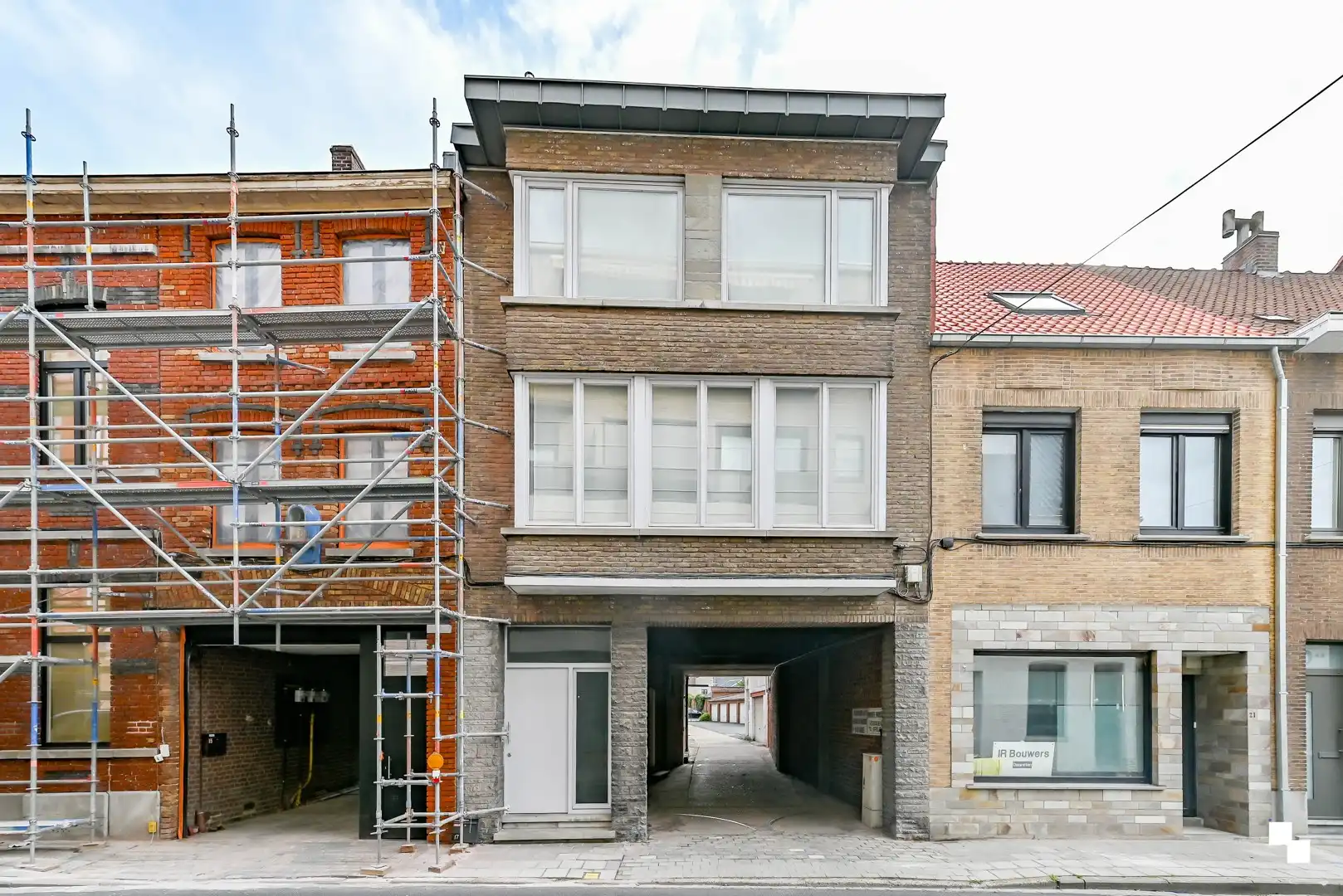 Ruime bel-etagewoning in hartje Izegem foto 2