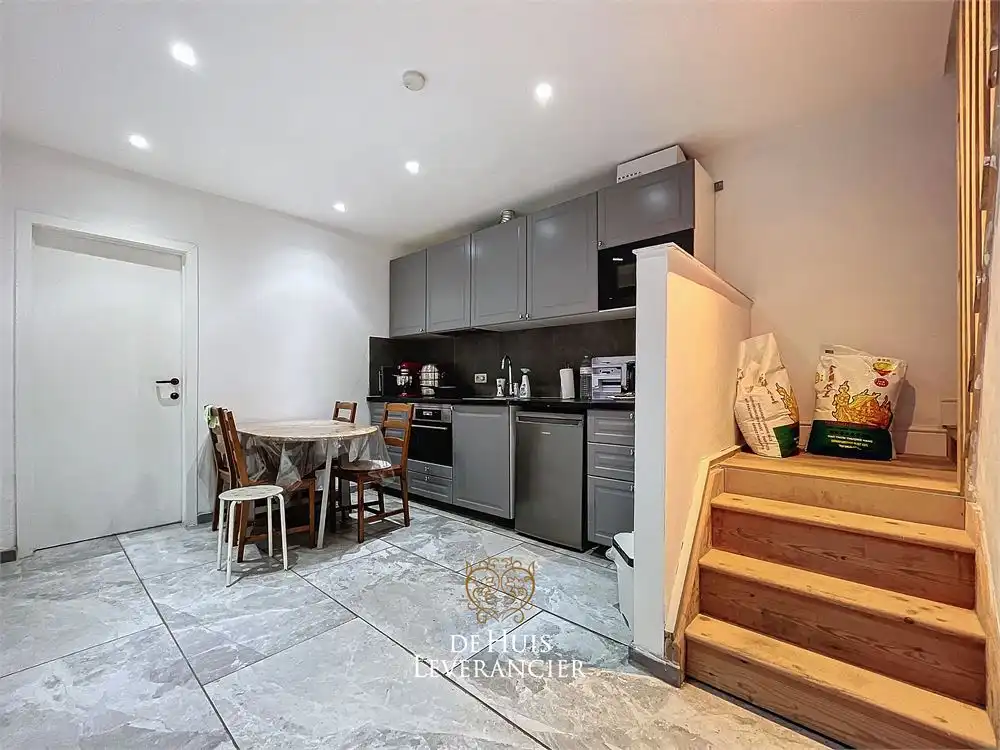 RUIME woning te koop (8 slpks, 2 badk) die ook perfect als tweewoonst kan dienen foto 18