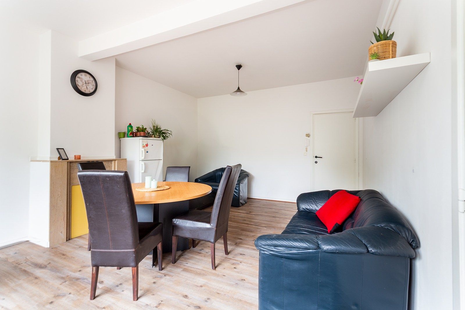 Licht en ruim appartement in rustige straat foto 4