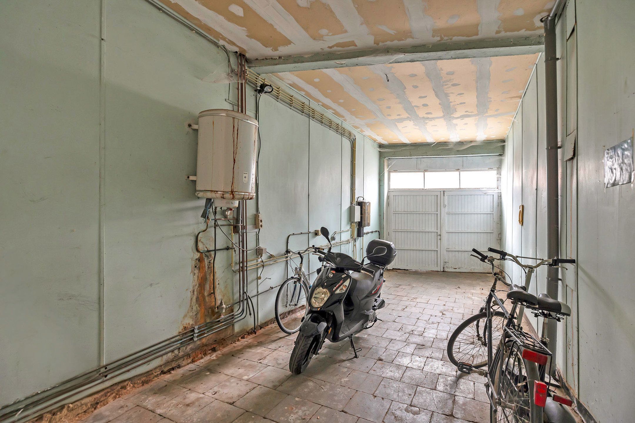 Ruime te renoveren woning op 12a 80ca gelegen in het centrum van Gooik foto 25