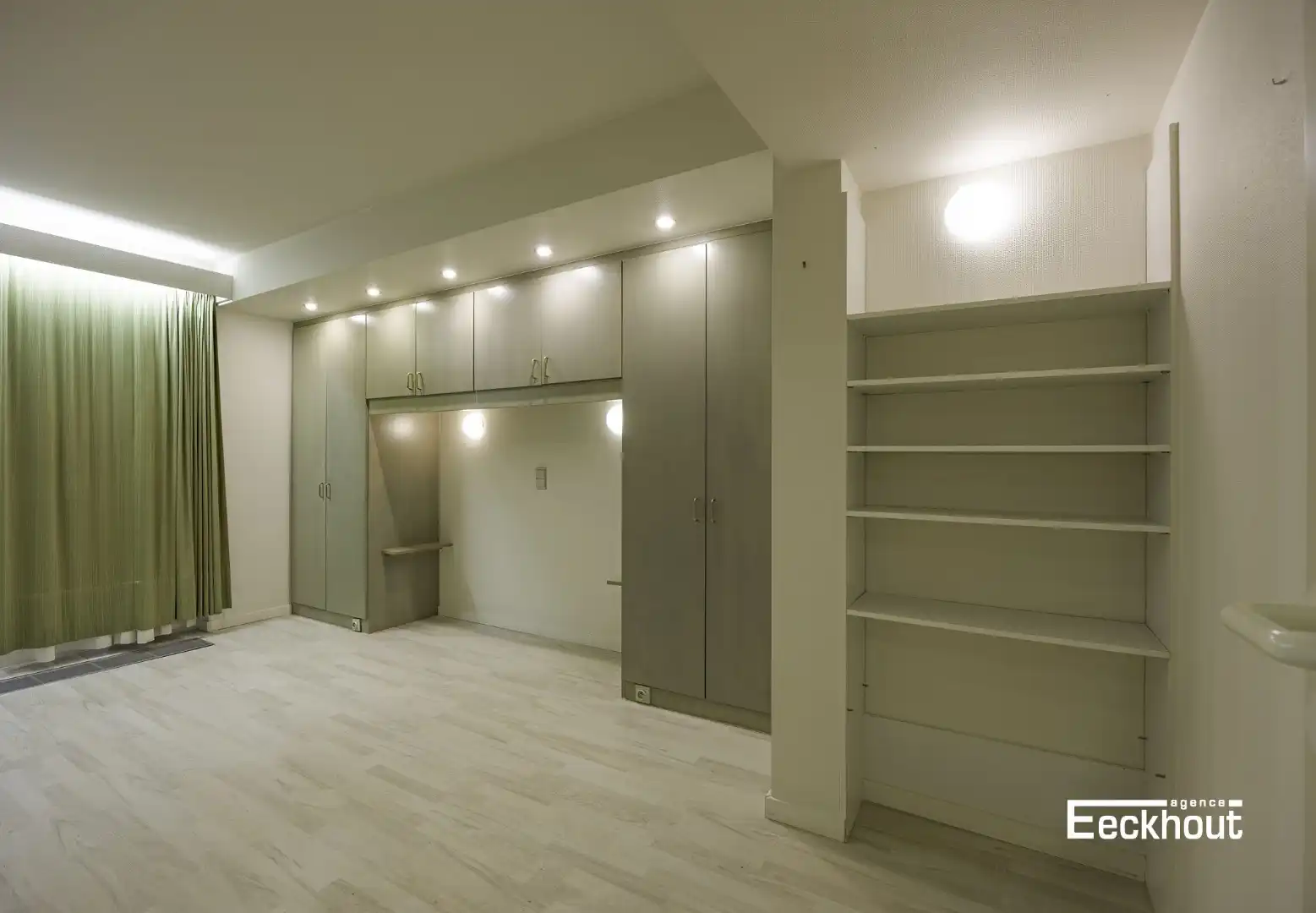 Mooi en centraal gelegen 2 slaapkamerappartement met open zicht! foto 14