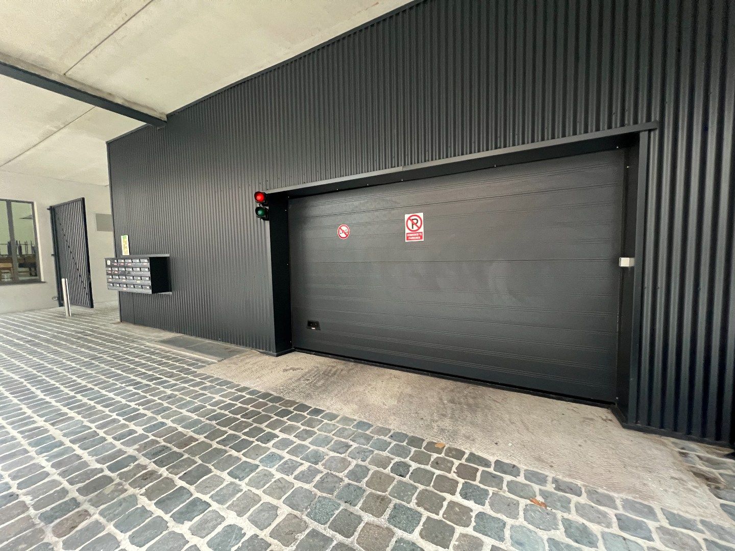 Autostaanplaats te huur op topligging in centrum Tienen foto 3