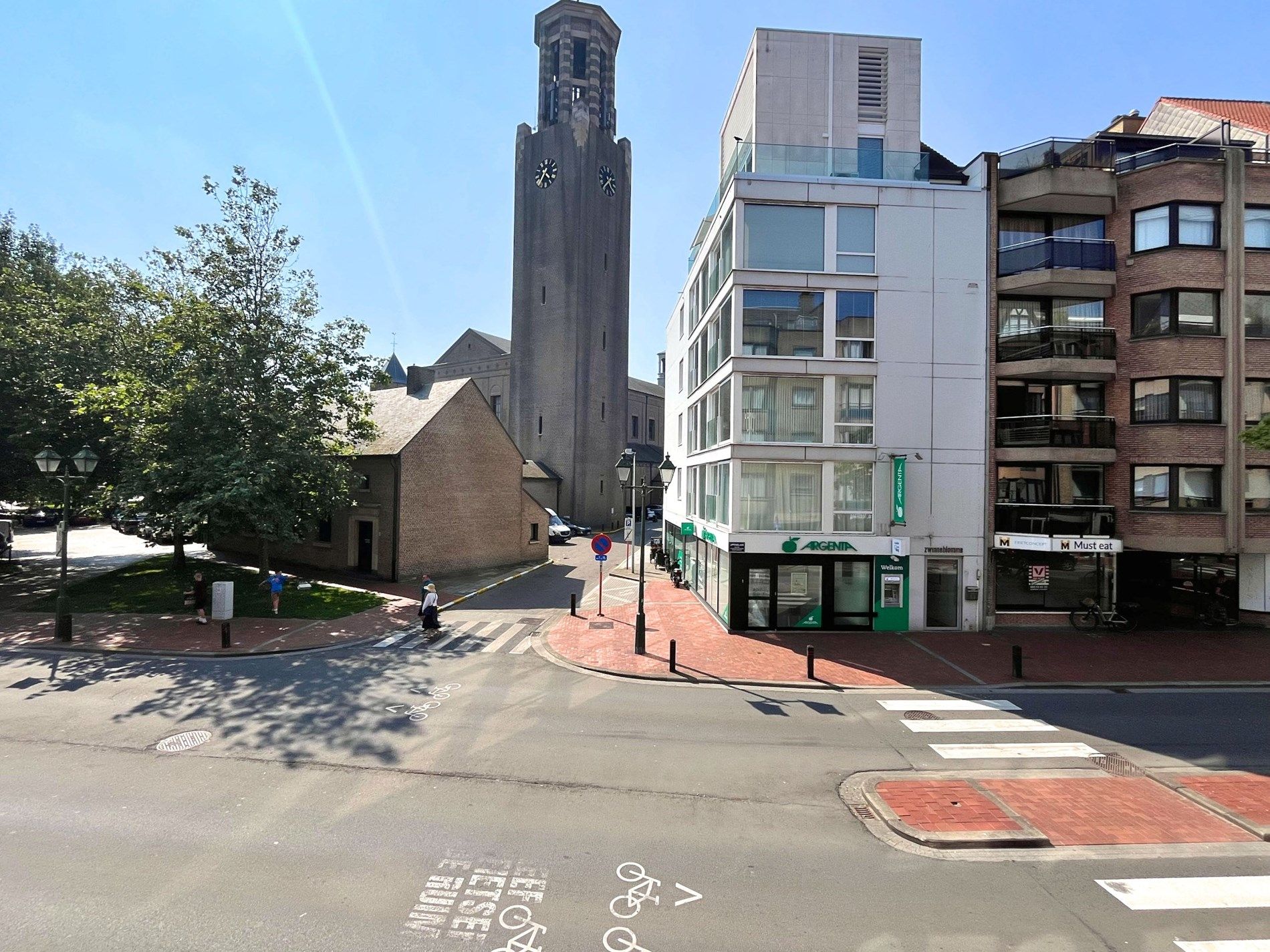 Vernieuwd appartement in de Lippenslaan te Knokke foto 8