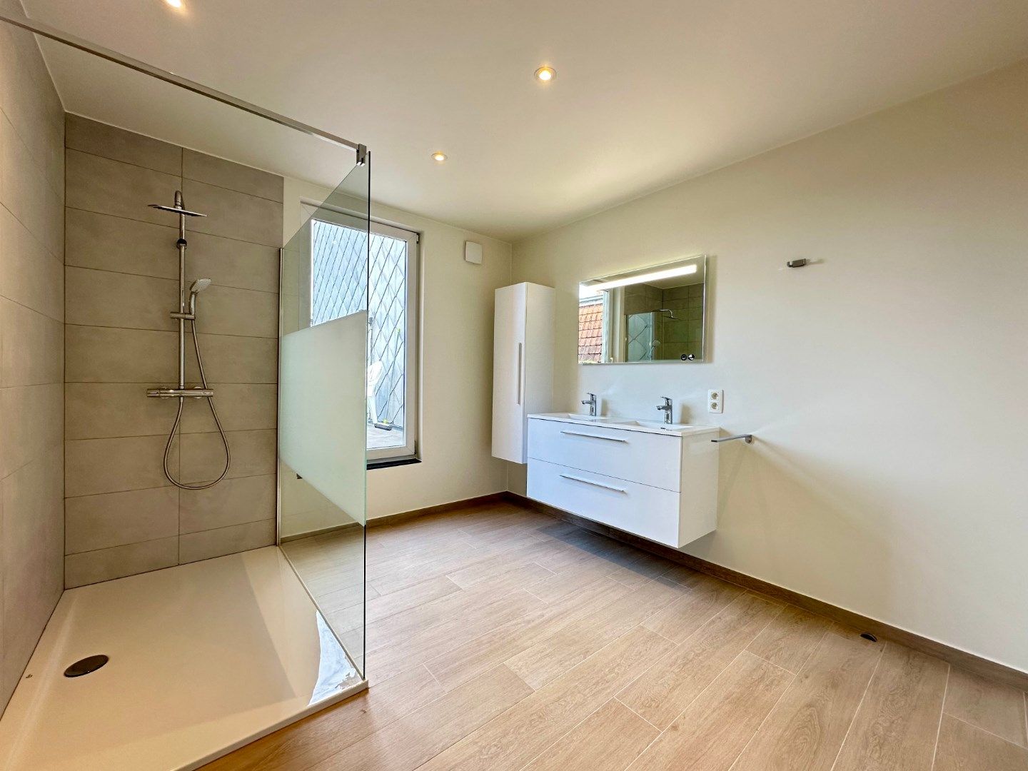 Duplex appartement op centrale ligging te Sint-Andries foto 7
