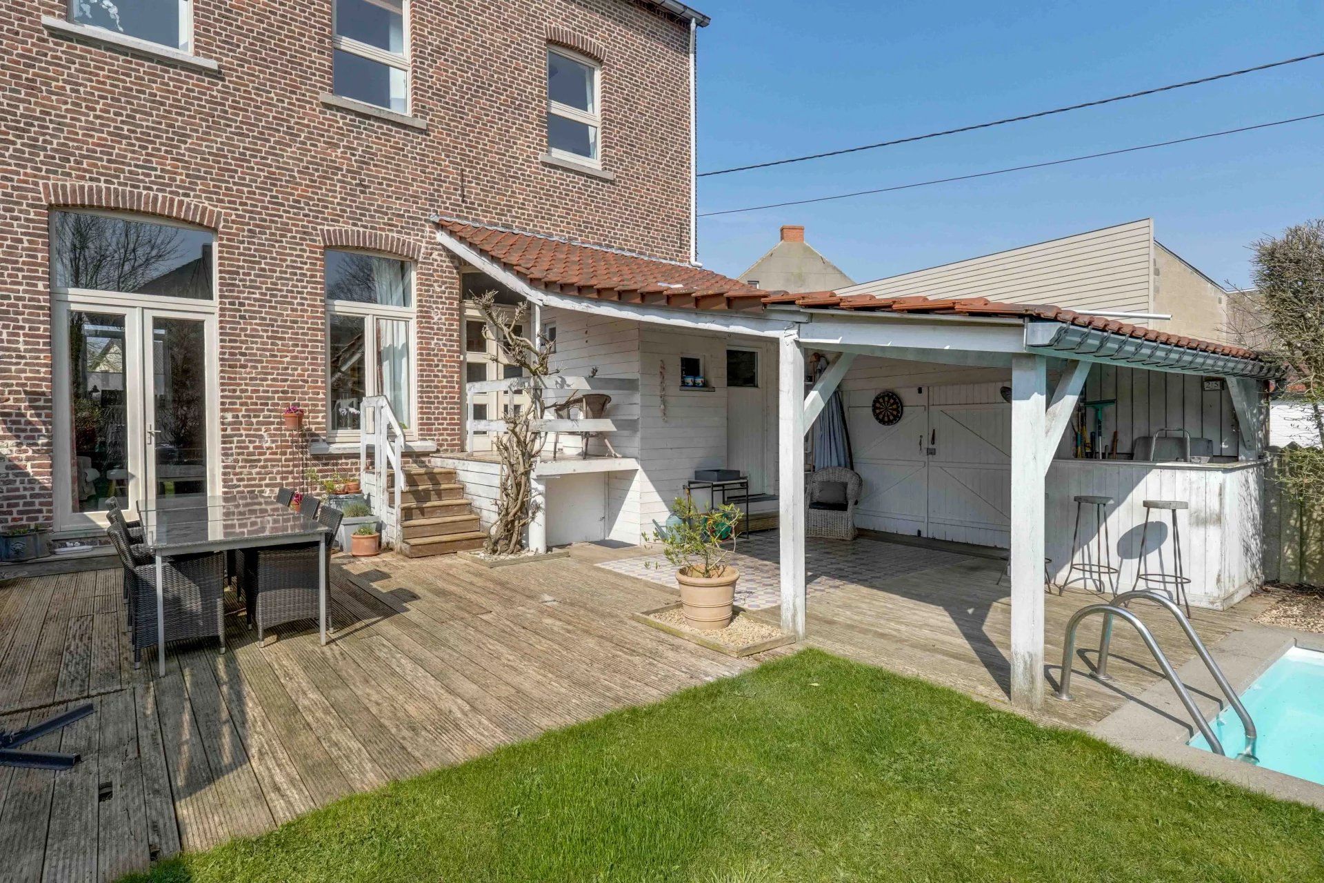 Karaktervolle woning met zwembad en ingerichte leefzolder foto 27