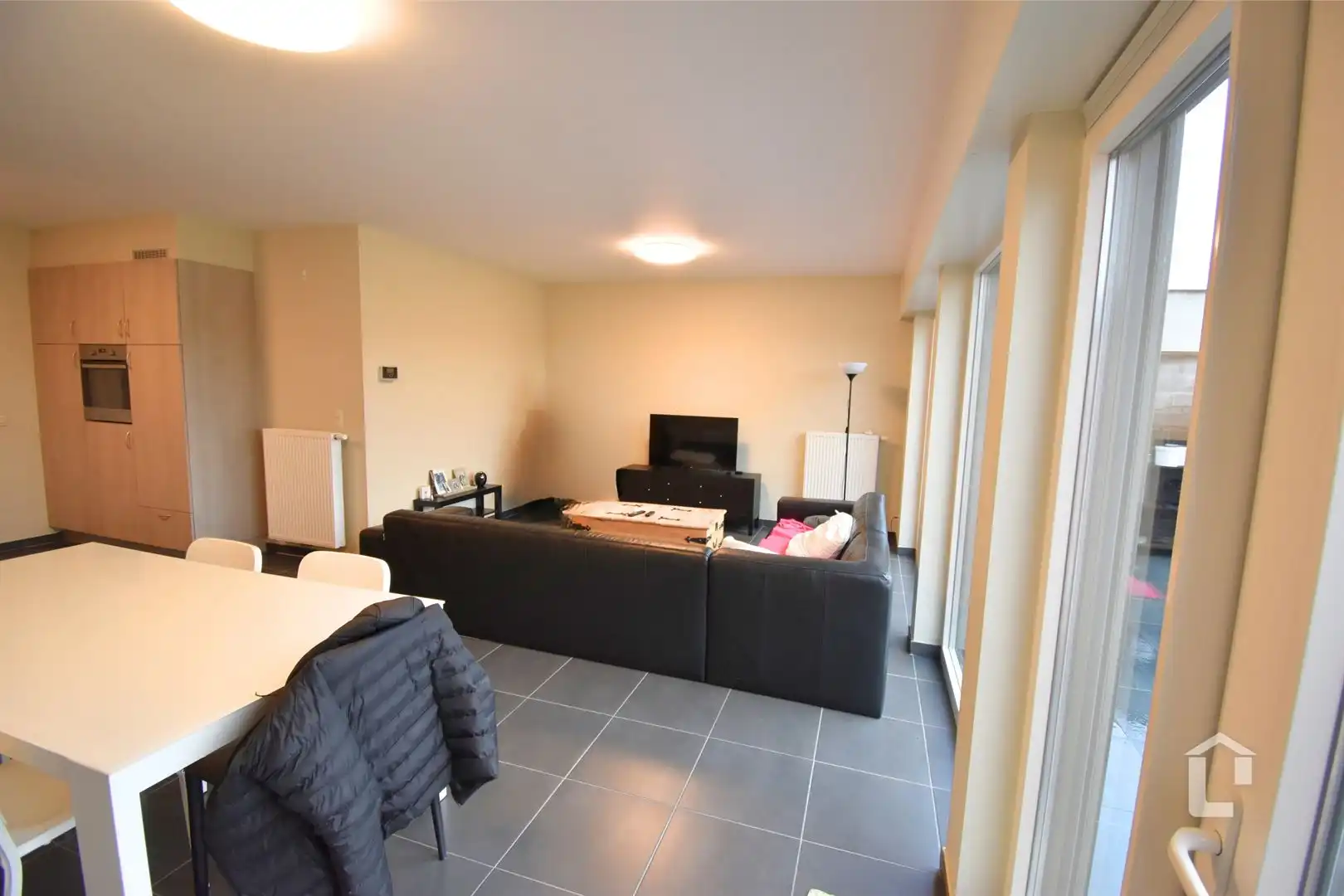 Ruime, moderne gezinswoning foto 3