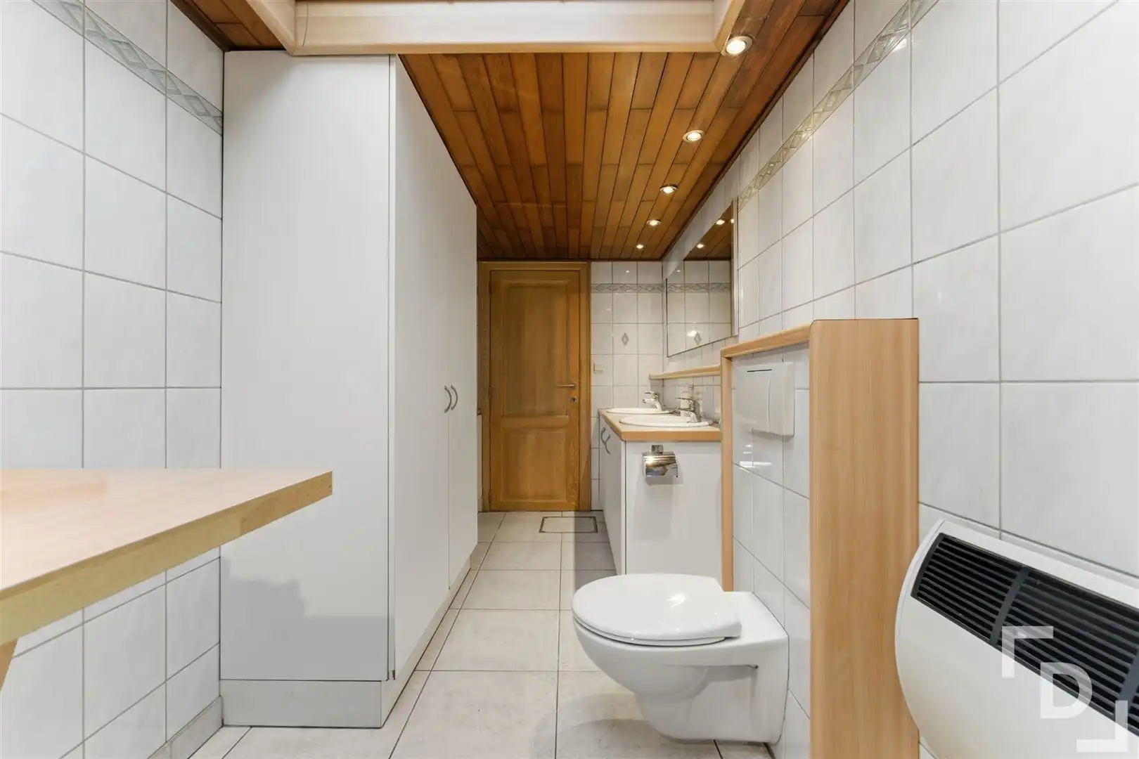 Te renoveren woning met inpandige garage in centrum Watou foto 13