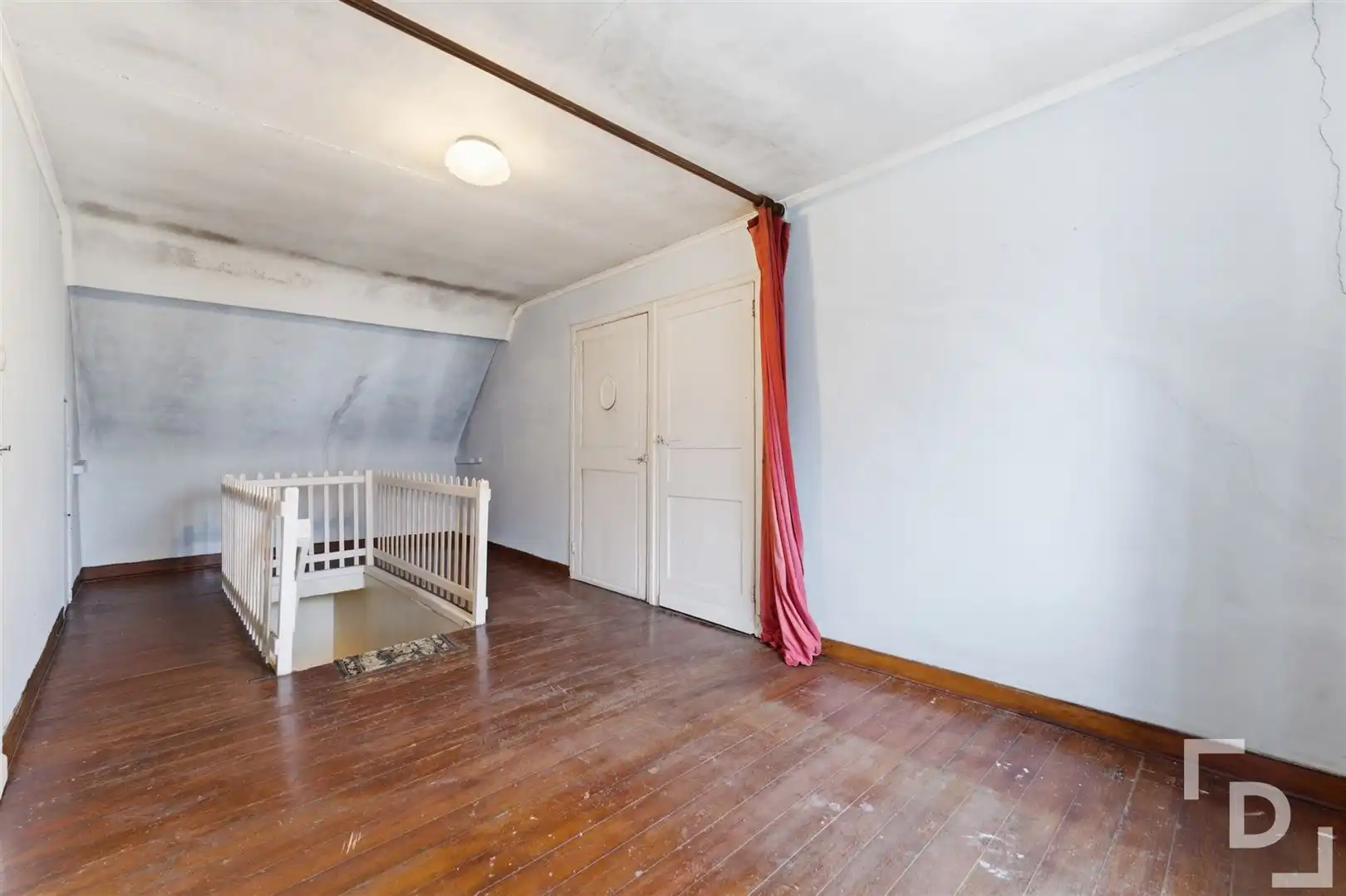 Ruime, te renoveren woning met inpandige garage te koop in centrum Watou foto 13