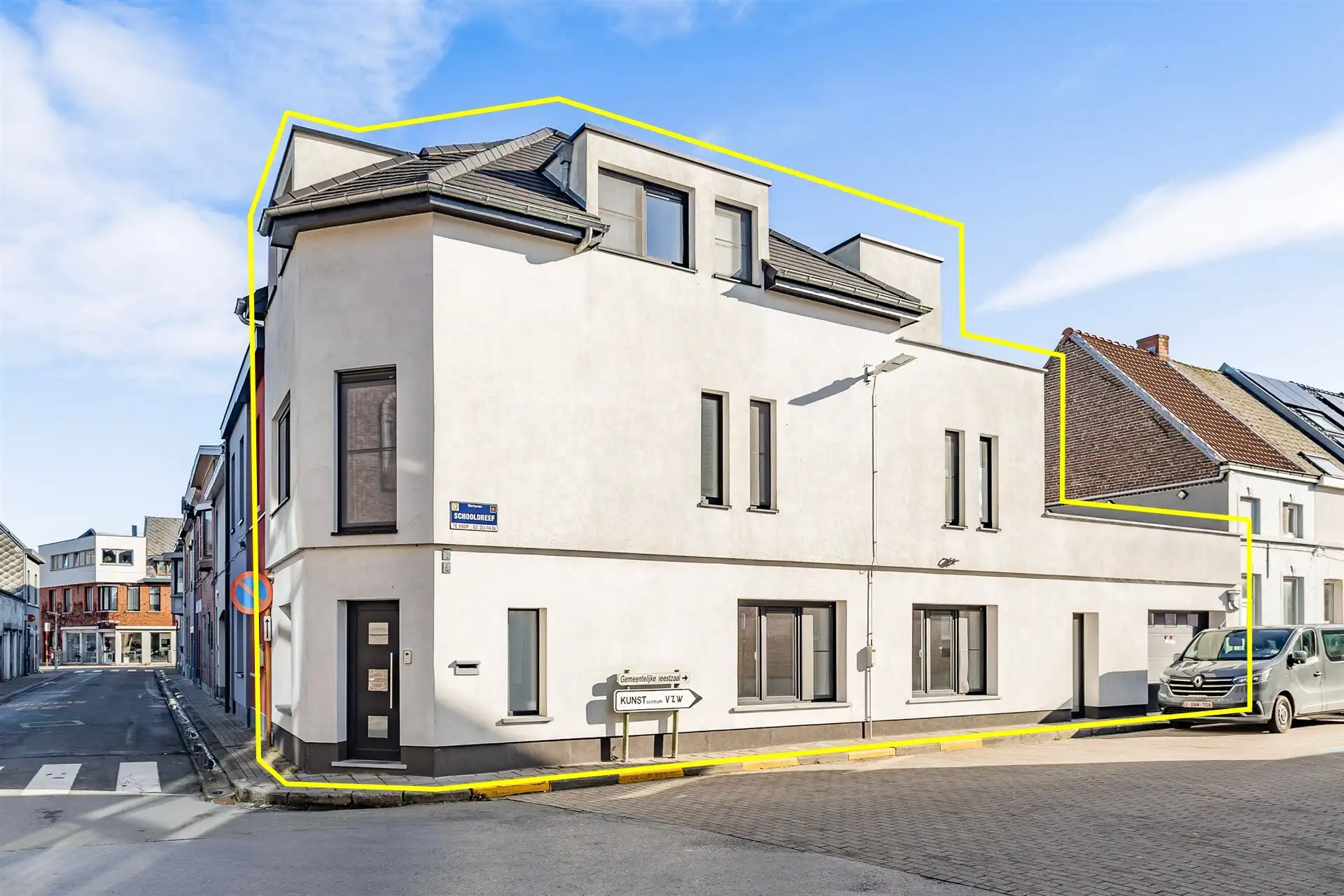 Top gerenoveerde woning met 4 slks, garage en terrassen foto {{pictureIndex}}