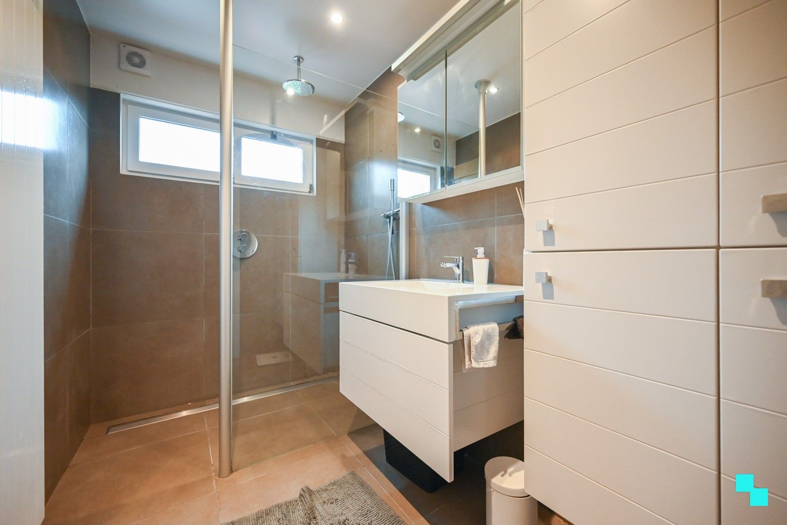 Gunstig gelegen eengezinswoning met vier slaapkamers te Izegem foto 19