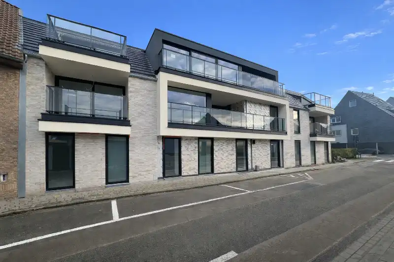 Appartement op het tweede verdiep met ruim terras voor- en achteraan. foto {{pictureIndex}}