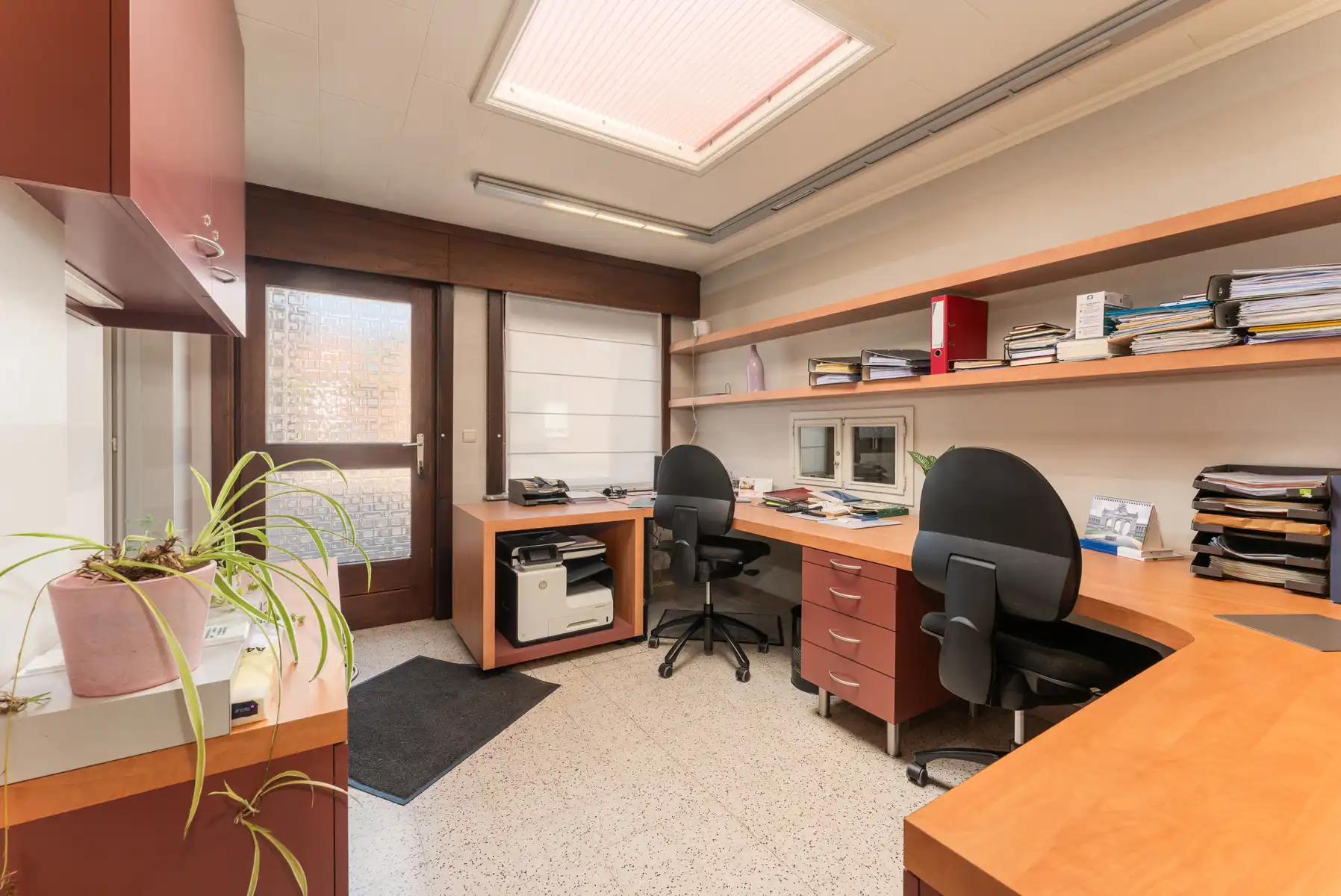 Ruime woning met loods foto 17