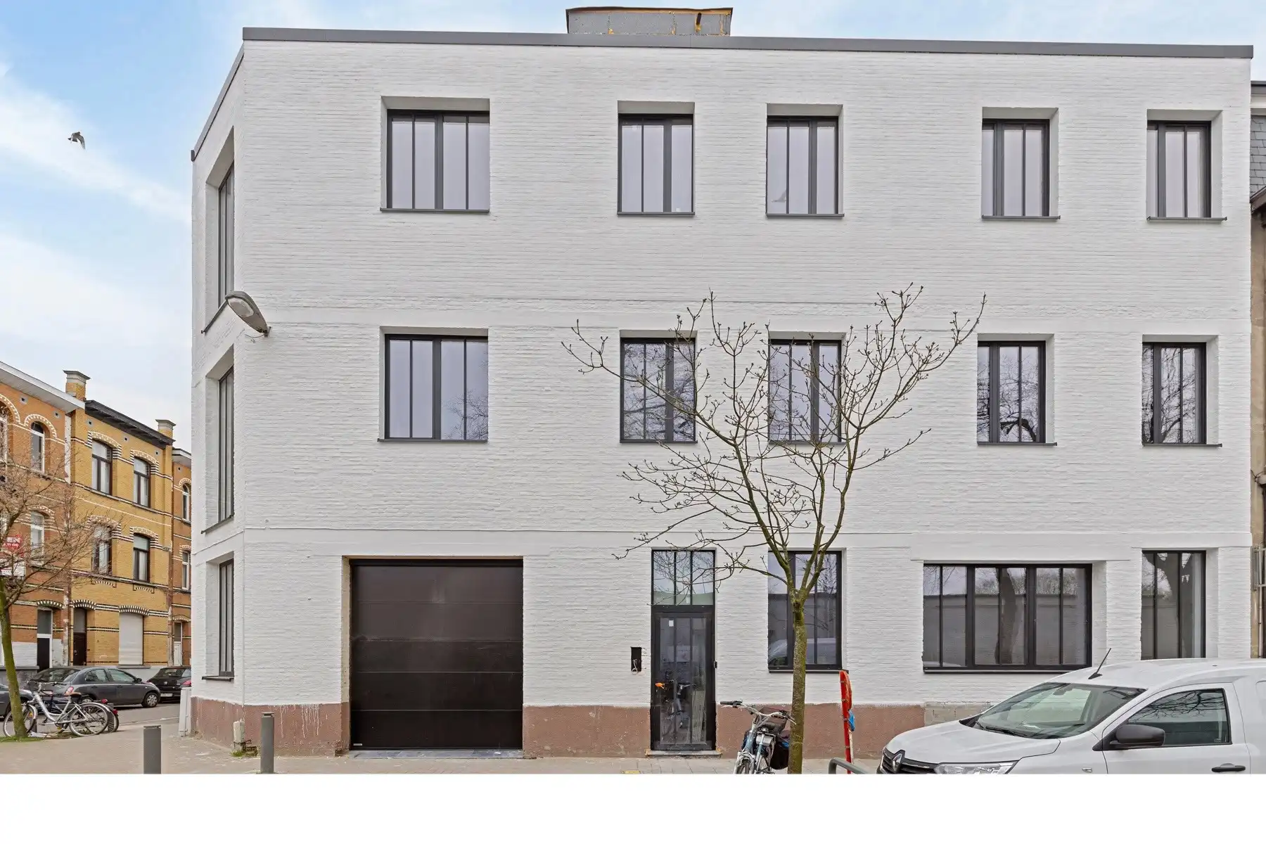 Gerenoveerde kantoorruimte in hoekpand foto 2