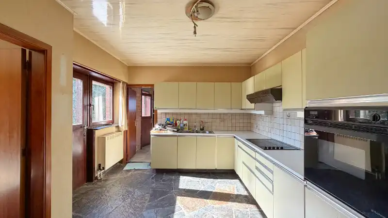 Woning van ±185m² op 4 are 60 ca in half-open-bebouwing foto 9