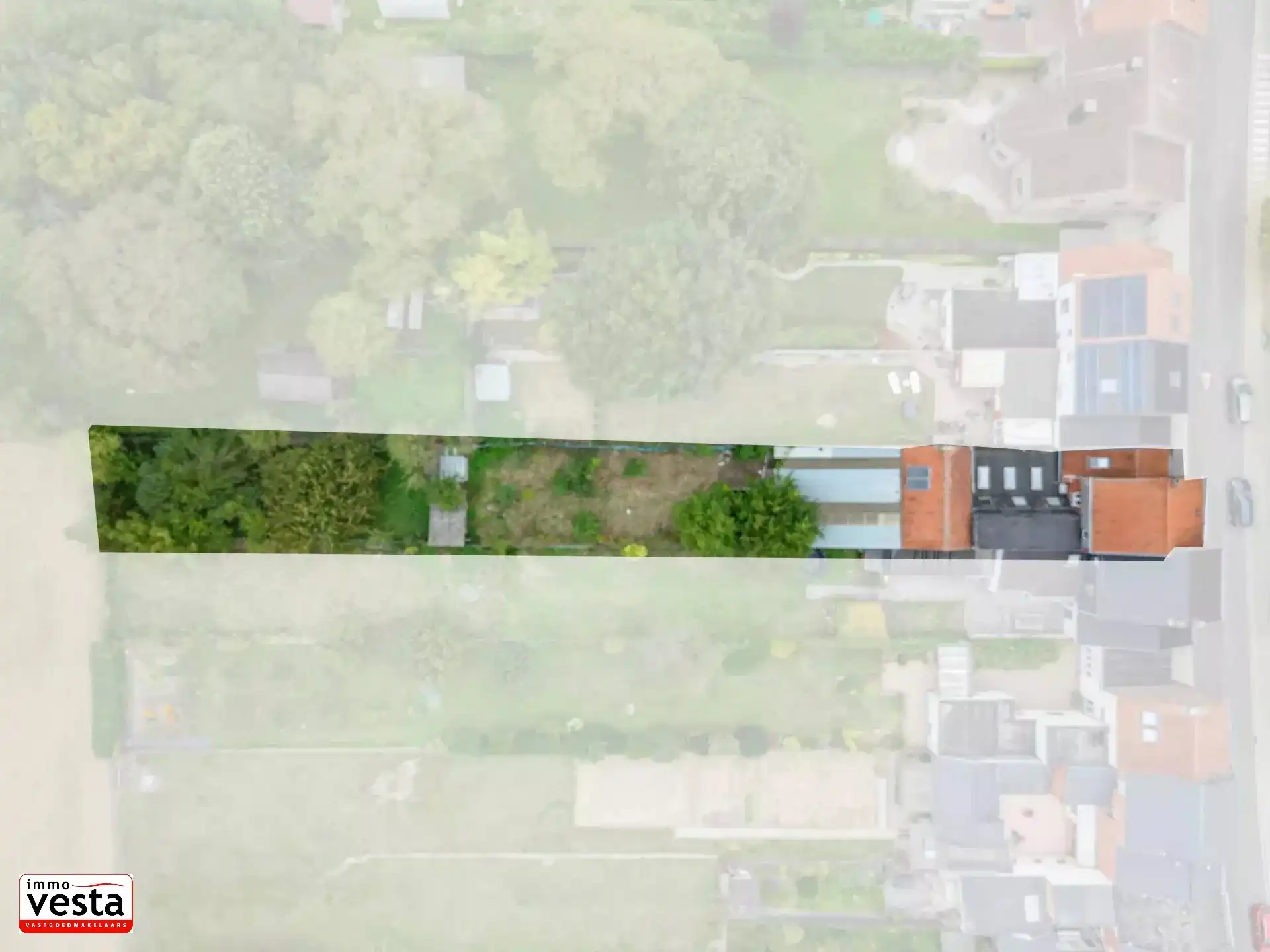 Handelspand met woonst op groot perceel foto 5