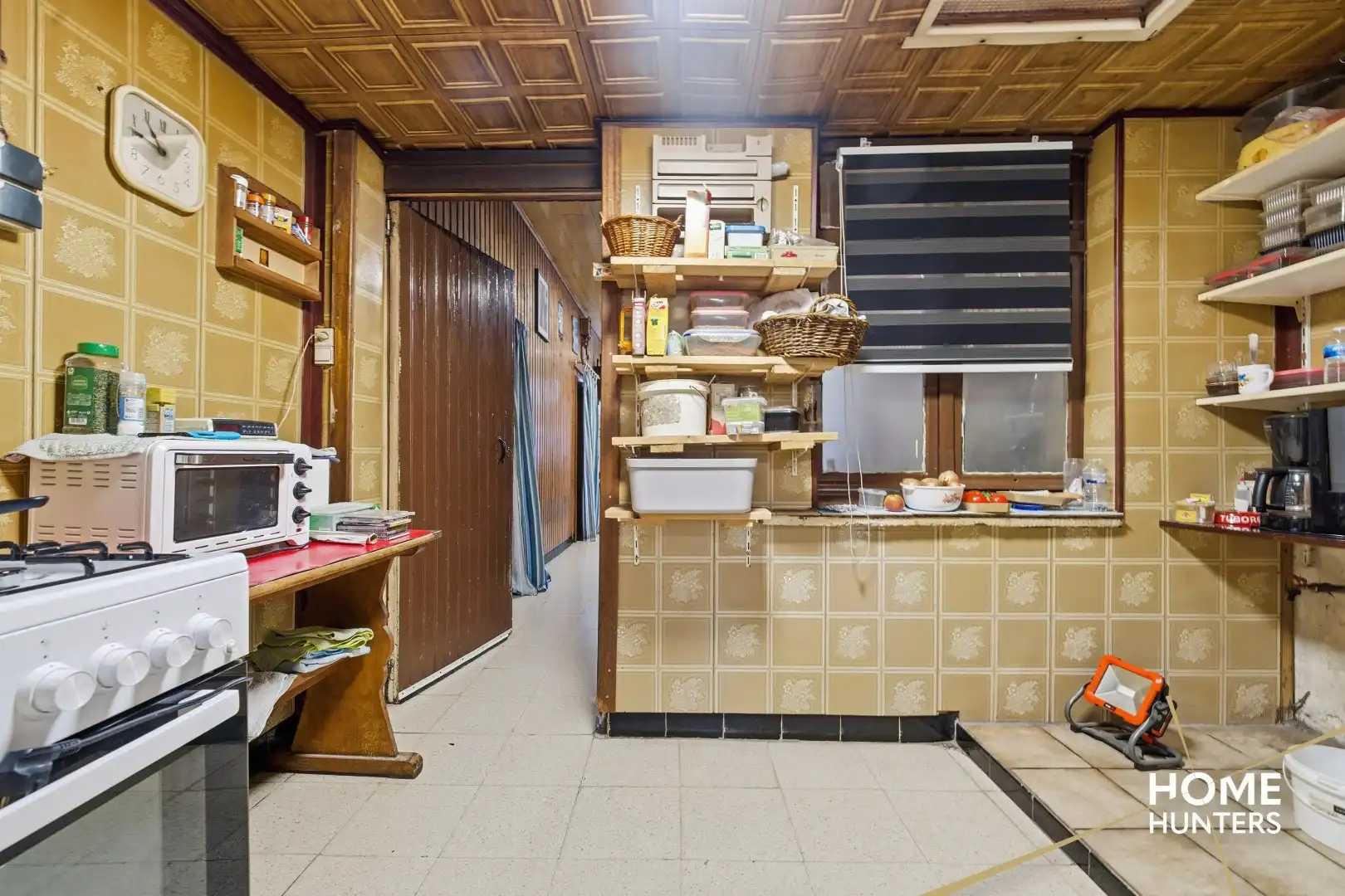 Te renoveren woning met 3 slaapkamers en ruime garage in Vlamertinge foto 9