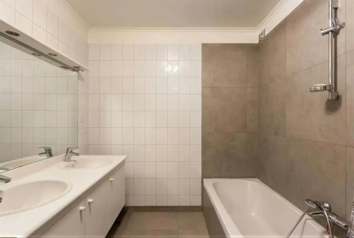 Ruim appartement met inbegrepen garage en ruime kelderberging foto 10
