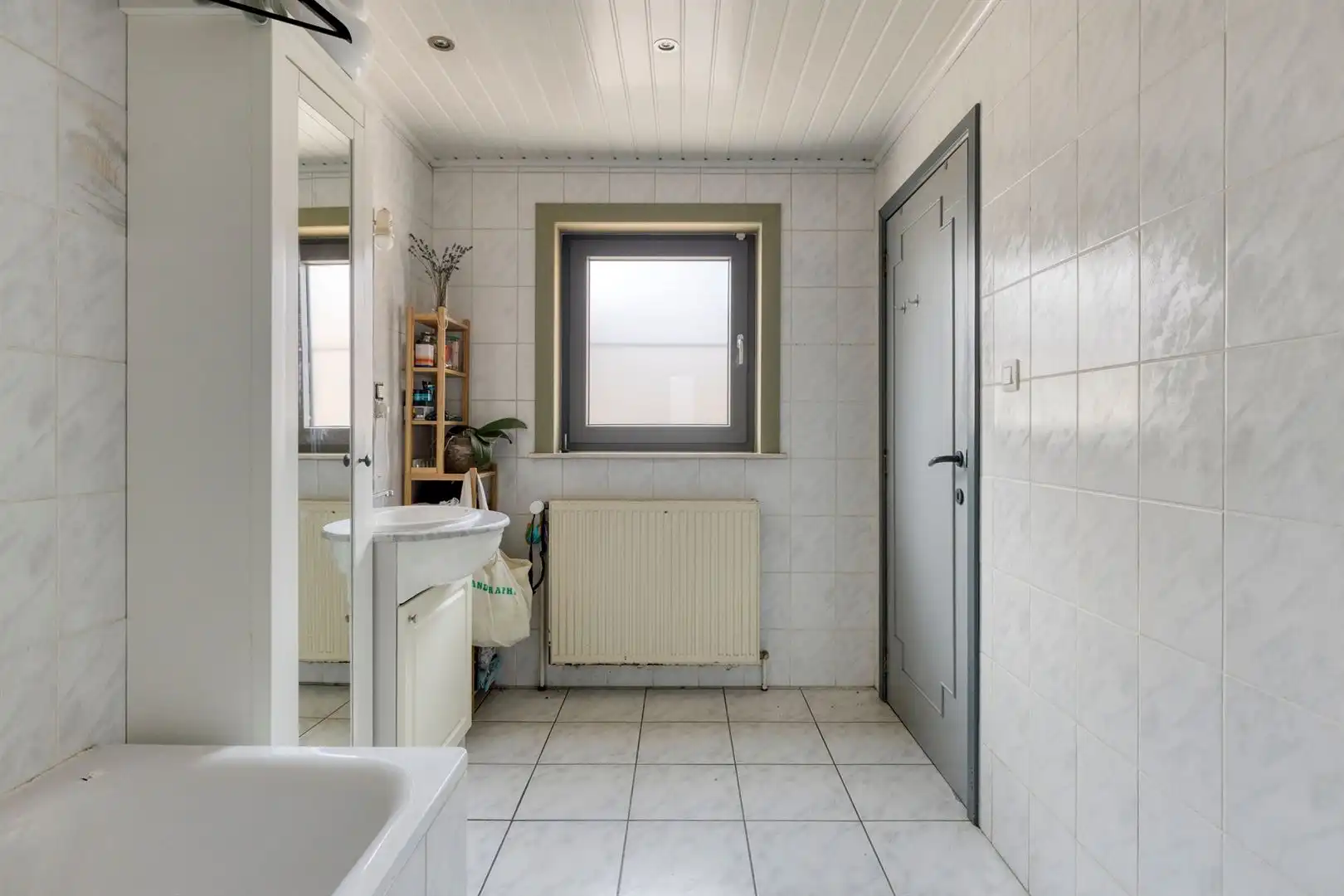 HOB met 3 slaapkamers, veel ruimte en licht, een dieplopende tuin en veel potentieel foto 15