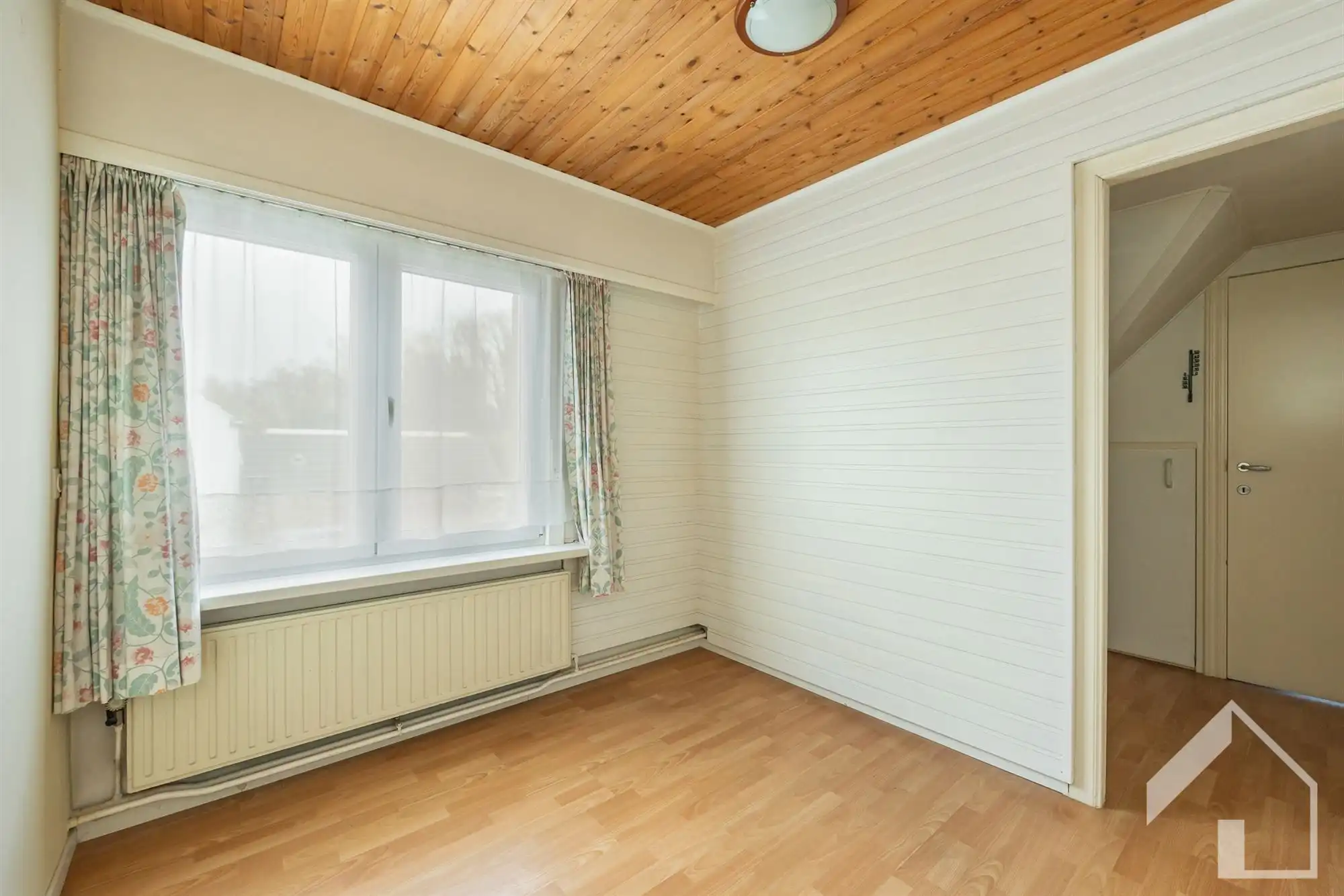 Open bebouwing met 4 slaapkamers! foto 11