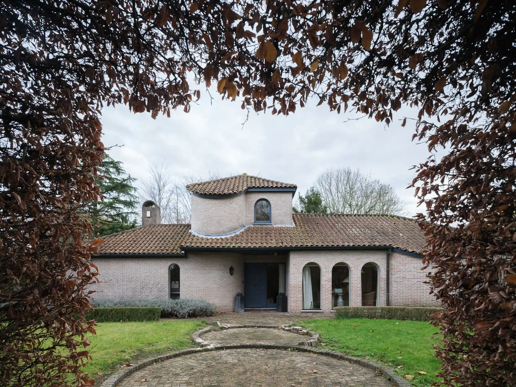 Unieke villa met prachtige tuin op een perceel van 2.764 m². foto 3