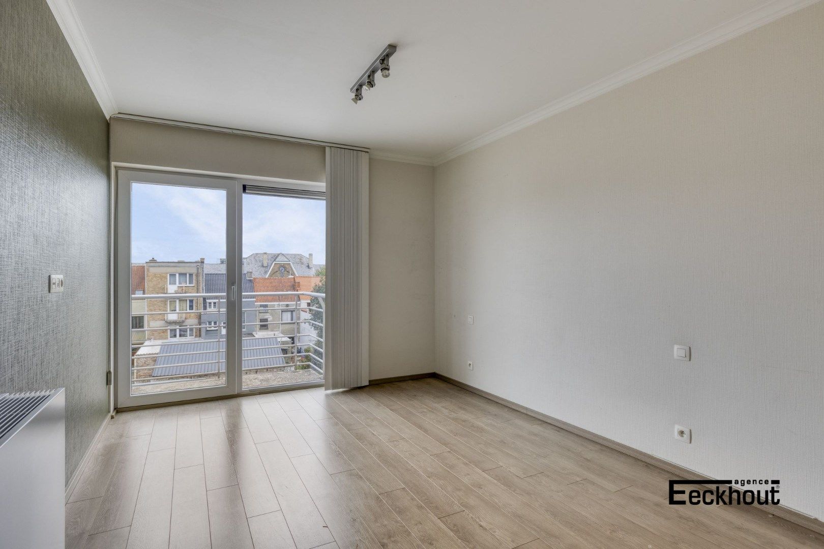Verzorgd en modern appartement met zonnig terras foto 8