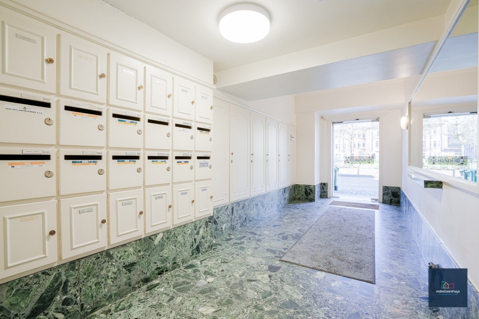 Stijlvol 1 slaapkamer appartement met 2 terrassen, kelder en garagebox foto 2