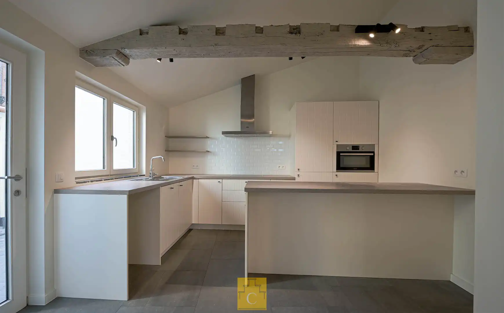 Breedhuis met historische cachet, karaktergevel, patio en fietsenpoortje foto 13