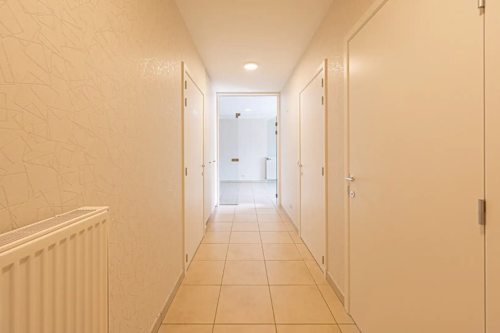 Instapklaar appartement met 2 slaapkamers, garage, berging en zonneterras in Dadizele foto 9