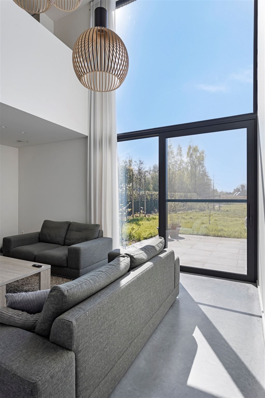 Hypermoderne villa op een echte toplocatie foto 10