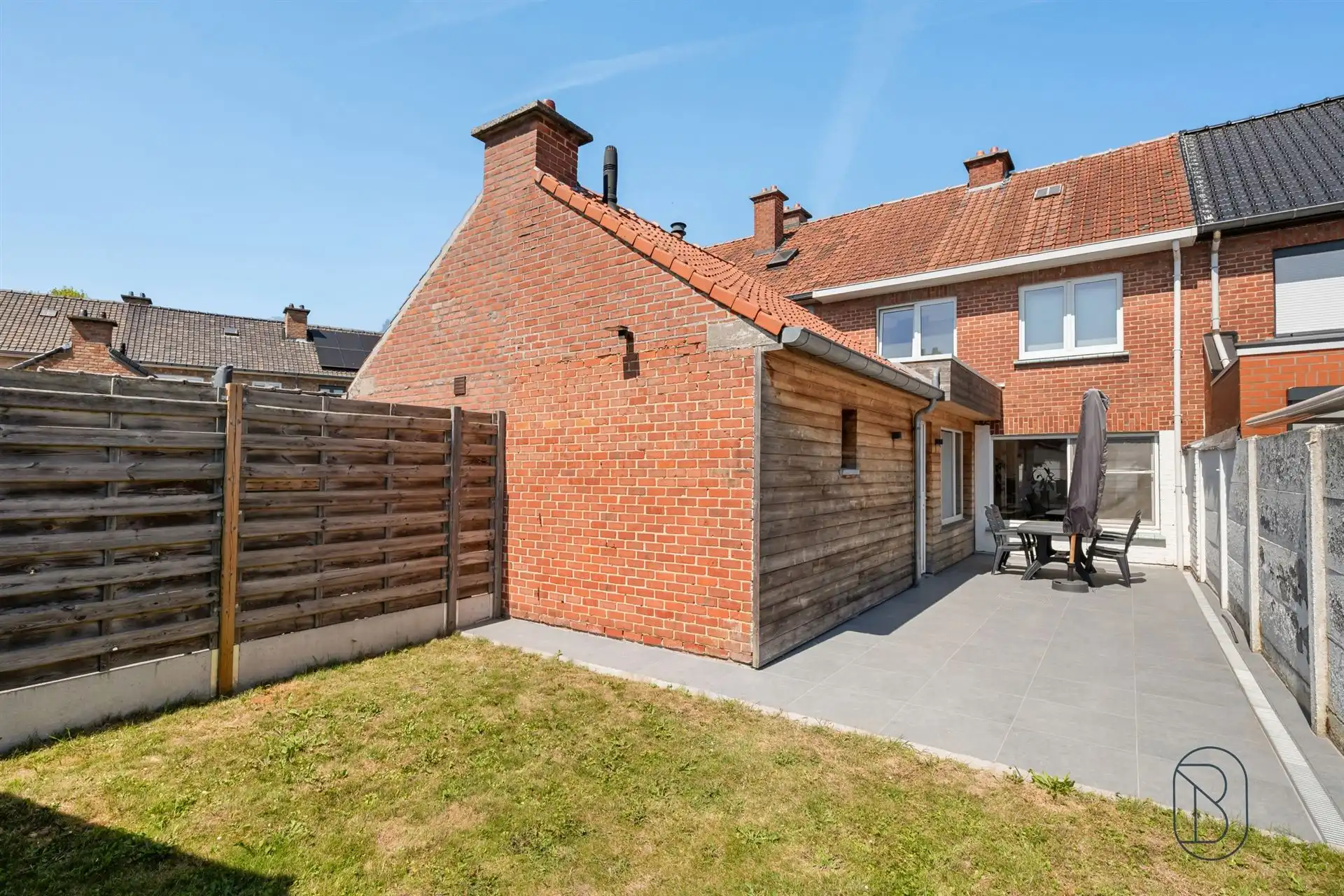 Instapklare woning met zonnige tuin, garage & tweede uitweg foto 2