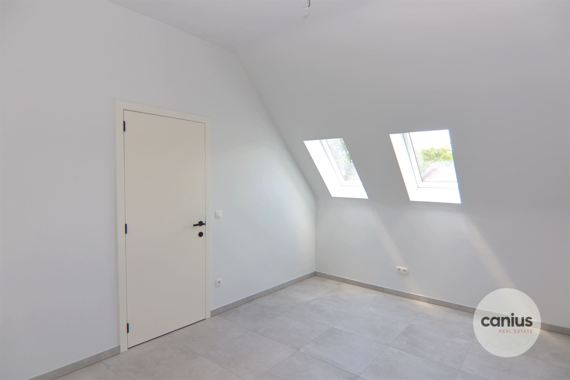 HEDENDAAGSE WONING NABIJ HET CENTRUM foto 13