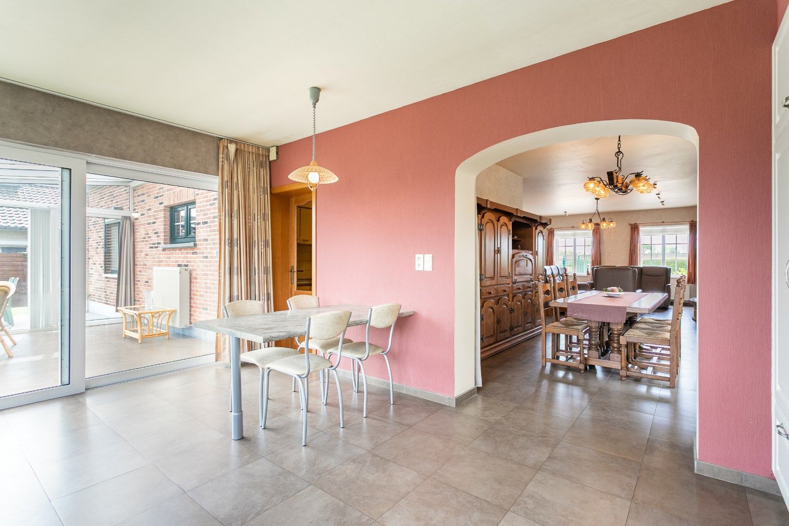 Villa op een perceel van 9a 74ca met garage en potentieel voor 4 à 5 slaapkamers. foto 7