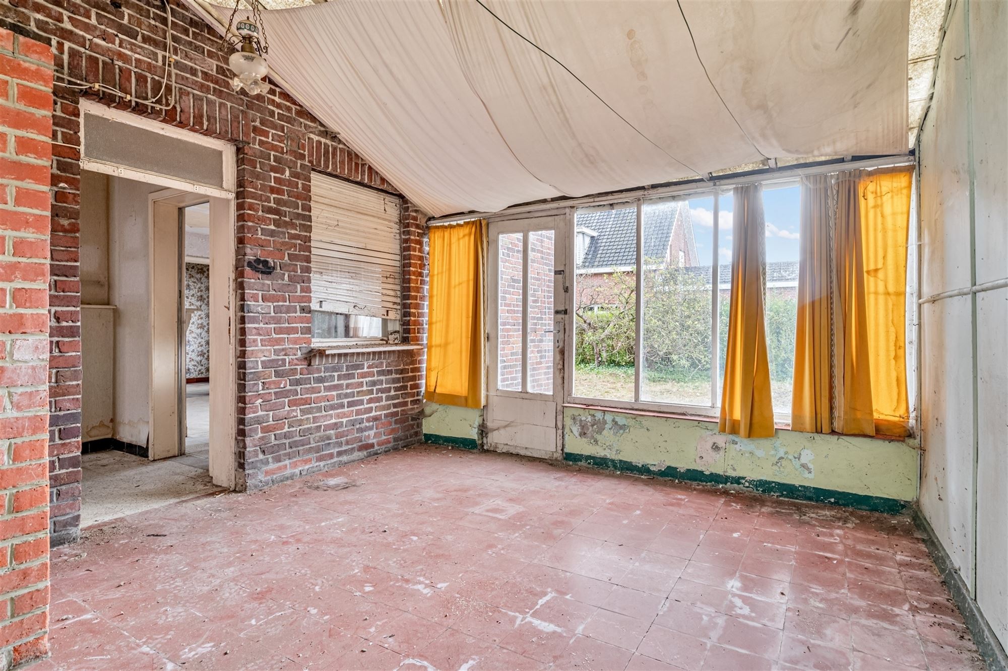 Te renoveren woning op prachtige locatie! foto 14