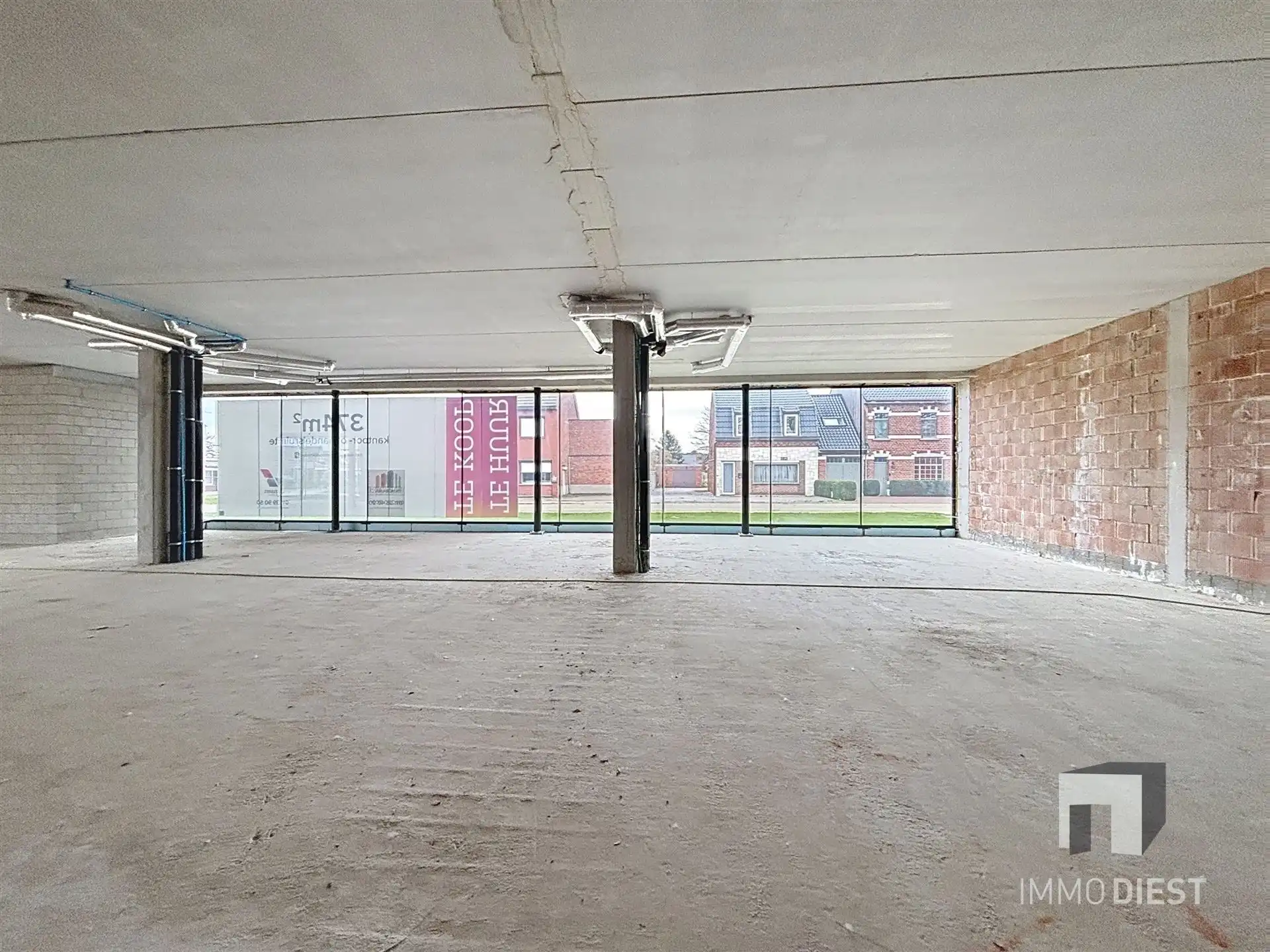 Commercieel Gebouw van 374m2 op toplocatie met parking! foto 10