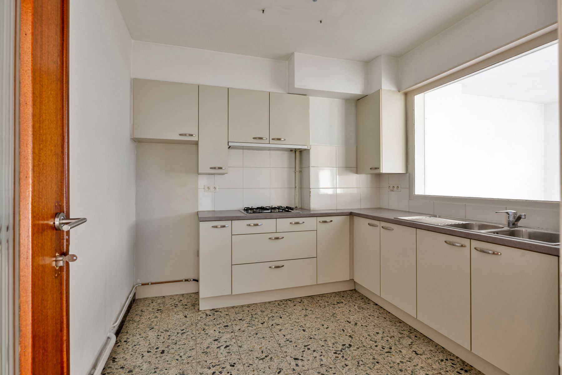 Lichtrijk en Ruim Appartement met 2 Slaapkamers – Topligging foto 8