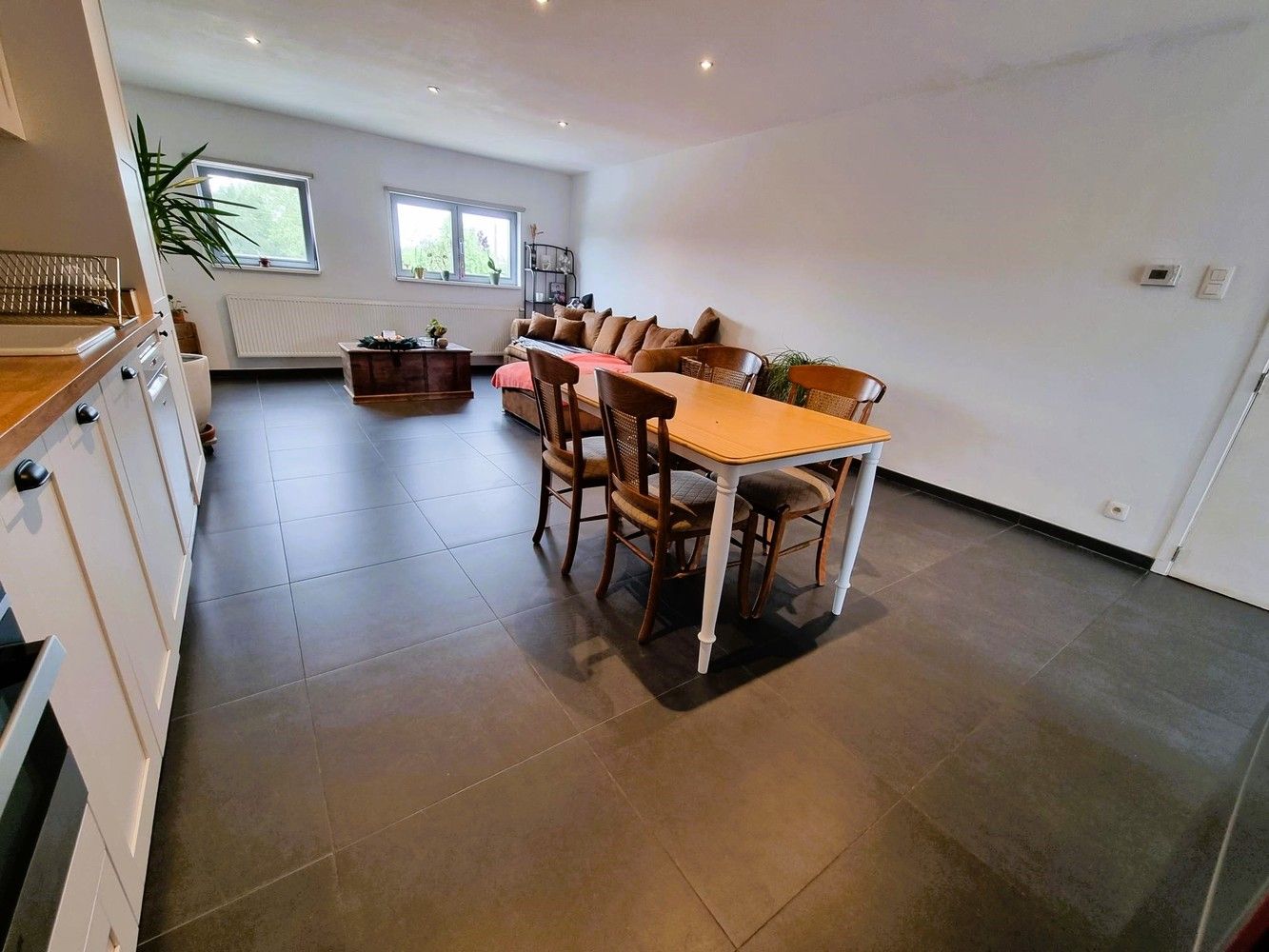 Dakappartement met 2 slaapkamers, ruim terras en tuin. Staanplaats inbegrepen. foto 6