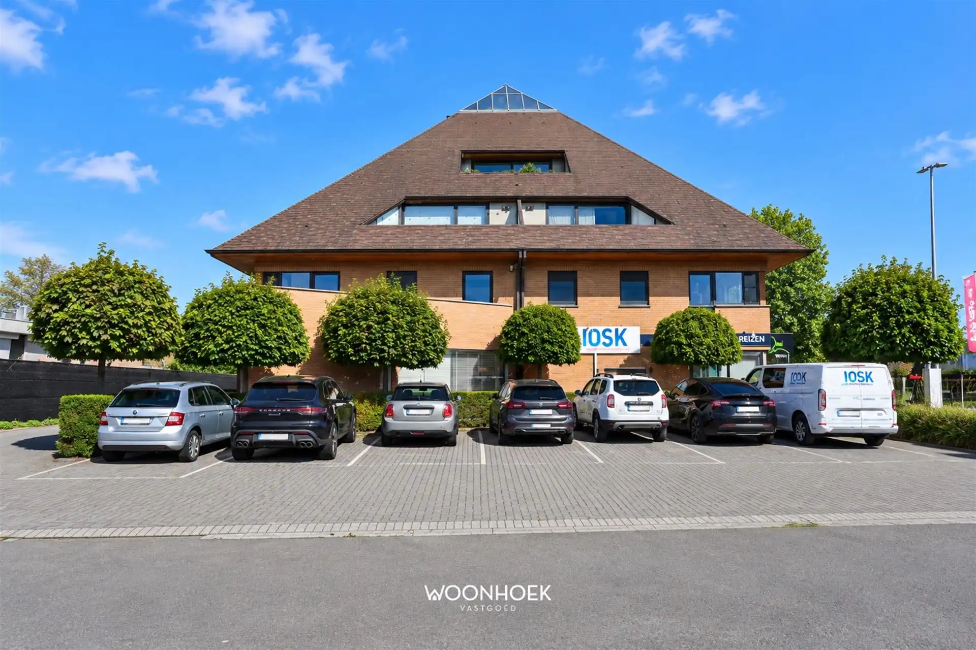 Instapklaar 2-slpk appartement met terras en staanplaats foto 23