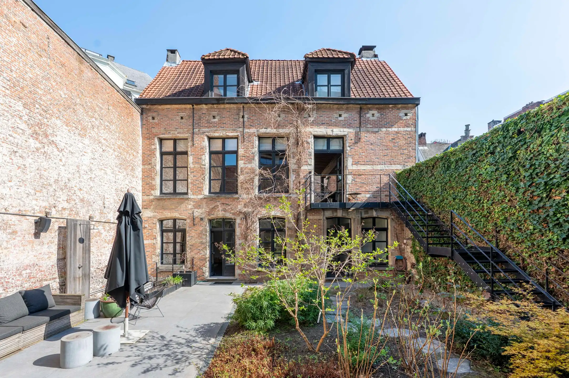 ANTWERPEN THEATER — Opbrengsteigendom op absolute toplocatie foto {{pictureIndex}}