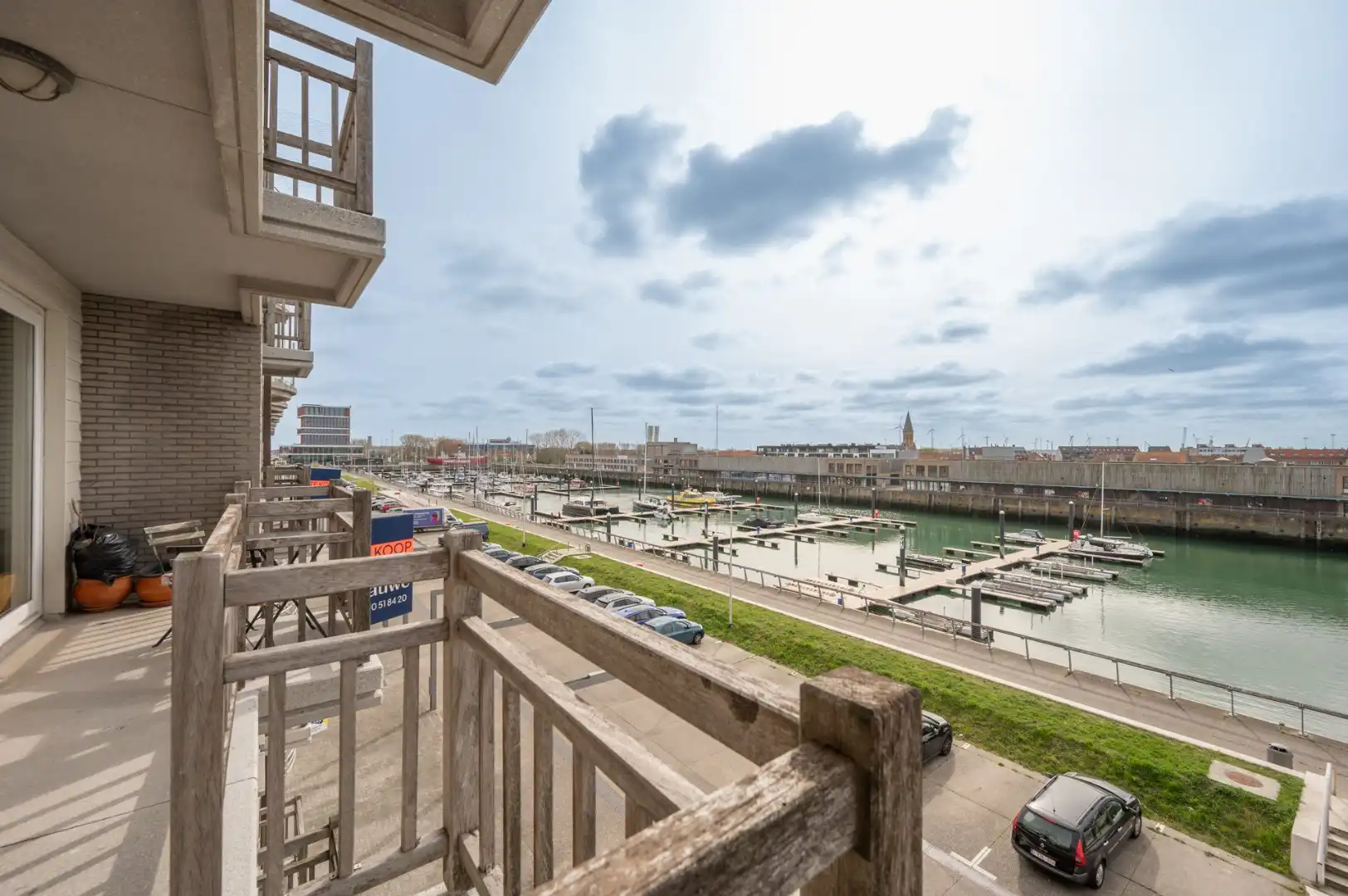 Zonnig appartement met 2 slaapkamers en terras met zicht op de jachthaven foto 13