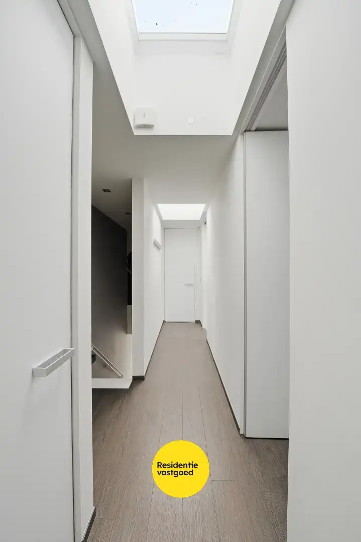 Ruime lichtrijke nieuwbouwvilla in centrum Oudenburg foto 18