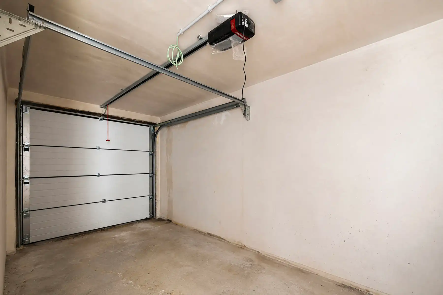 Gerenoveerde woning met 3 slpks, tuin en garage foto 11