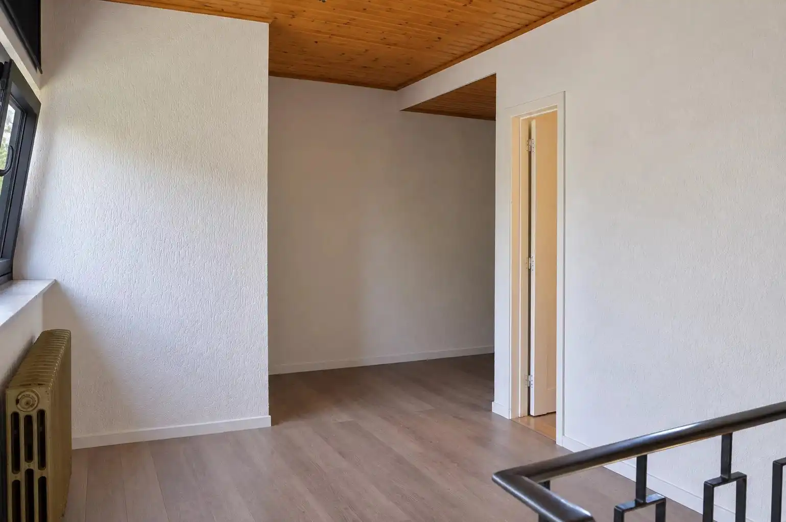 VERRASSEND RUIM EN RUSTIG GELEGEN APPARTEMENT VAN 126 M² NABIJ CENTRUM BILZEN foto 3