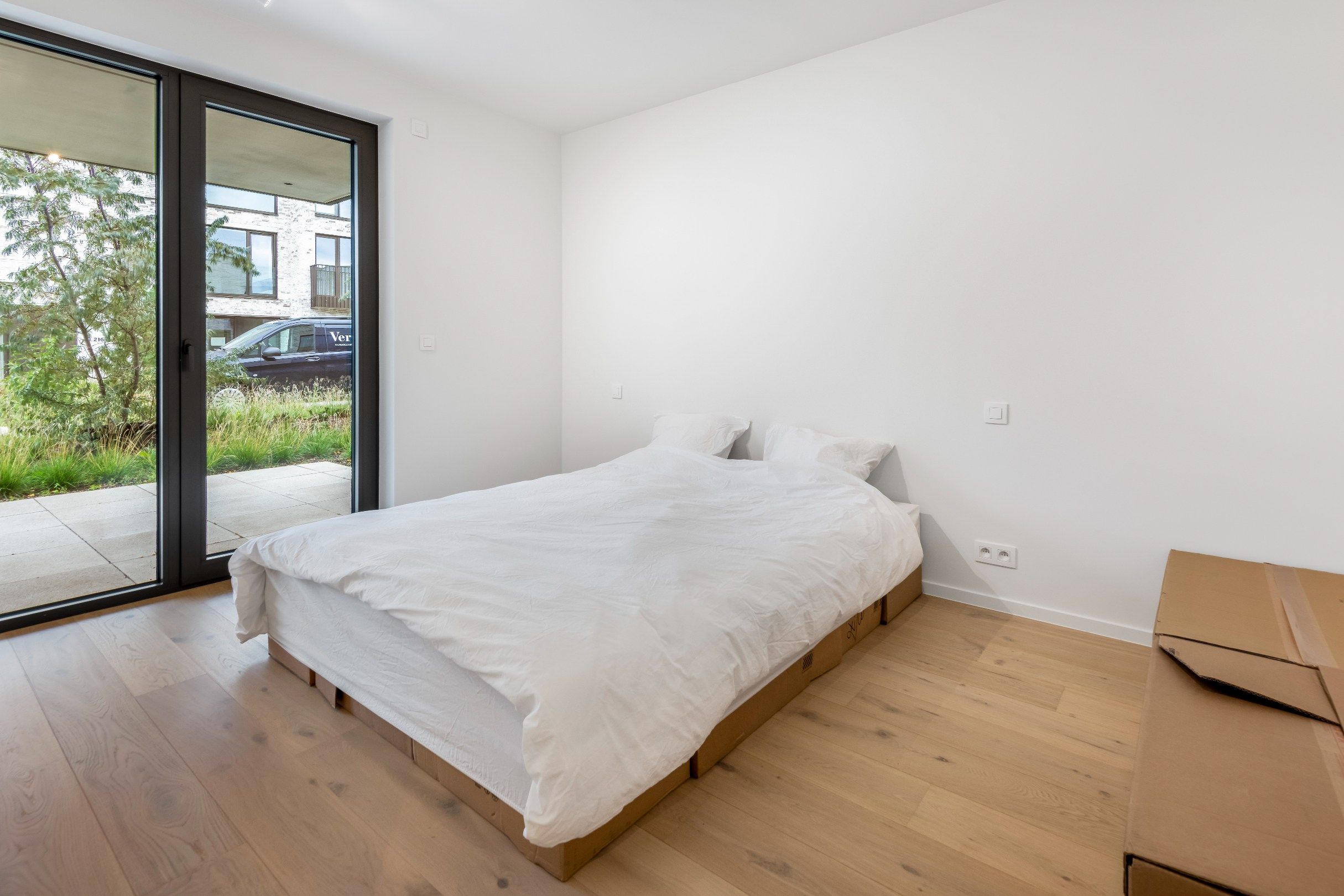 Moderne nieuwbouwwoning met ruime terrassen en ondergrondse dubbele garagebox foto 15